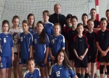 Młodzież Szkoły Podstawowej w Sidrze nie zawiodła oczekiwań - piłka ręczna