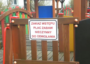 Nasza rzeczywistość  z „koroną” w tle