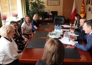 Podpisywananie umów w ramach wsparcia finansowego  „Bony Na Szkolenia"