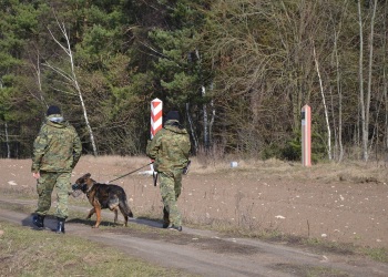 Funkcjonariusze z Placówki SG w Krynkach odnaleźli zaginioną 83-letnią kobietę